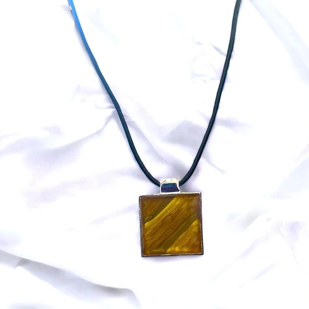 🌺 Vintage Kenneth‎ Cole amber pendant necklace